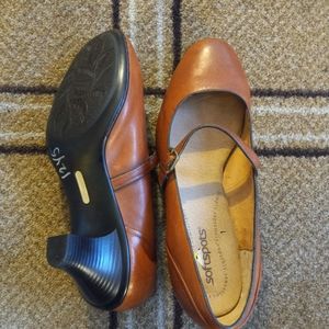Softspots Mary Jane's with small heel